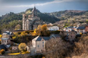 église romane de st Nectaire à 8km de la location de vacances à montaigut le blanc